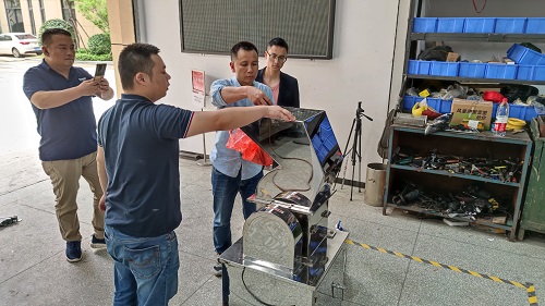 中南藥機：物料試機，認(rèn)真服務(wù)每一位客戶