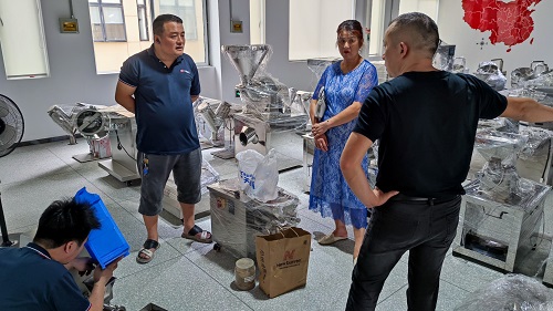 中南藥機(jī)：物料試機(jī)，認(rèn)真服務(wù)每一位客戶